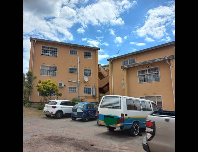 3 BEDROOM APARTMENT FOR SALE IN OAKLANDS